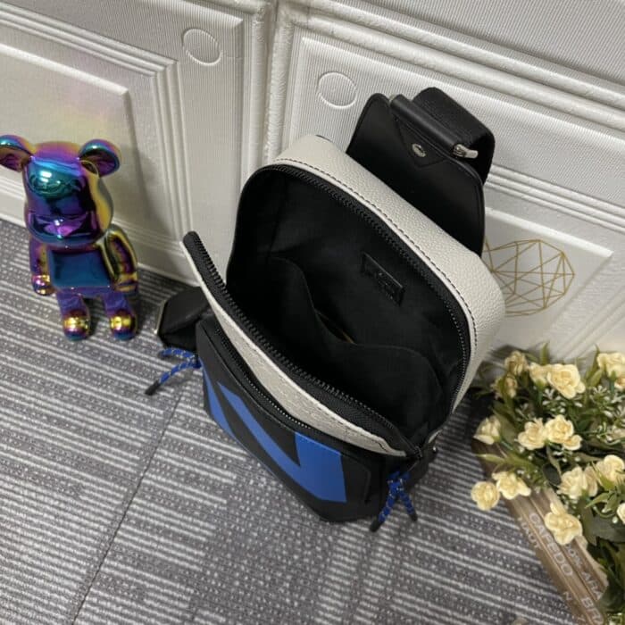 Alternative view of LOUIS VUITTON AVENUE SLINGBAG WHITE 31CM M59926