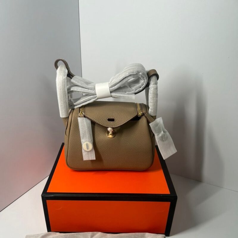 Alternative view of HERMES LINDY MINI TOGO BAG GOLD HARDWARE BEIGE 19CM H073428CCS2