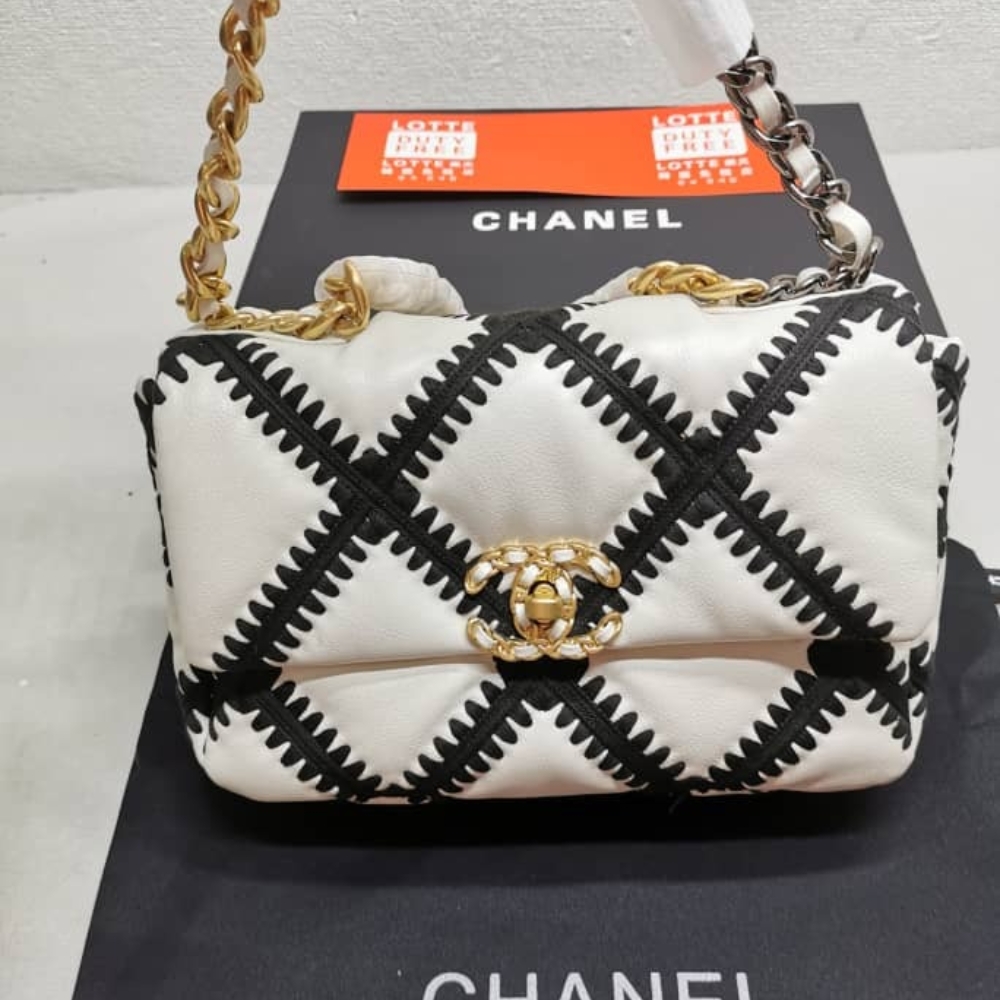 CHANEL 19 FLAP BAG CROCHET GOLD AND SILVER TONE WHITE BLACK 24CM AS1160 B04824 C0200 - Image 4