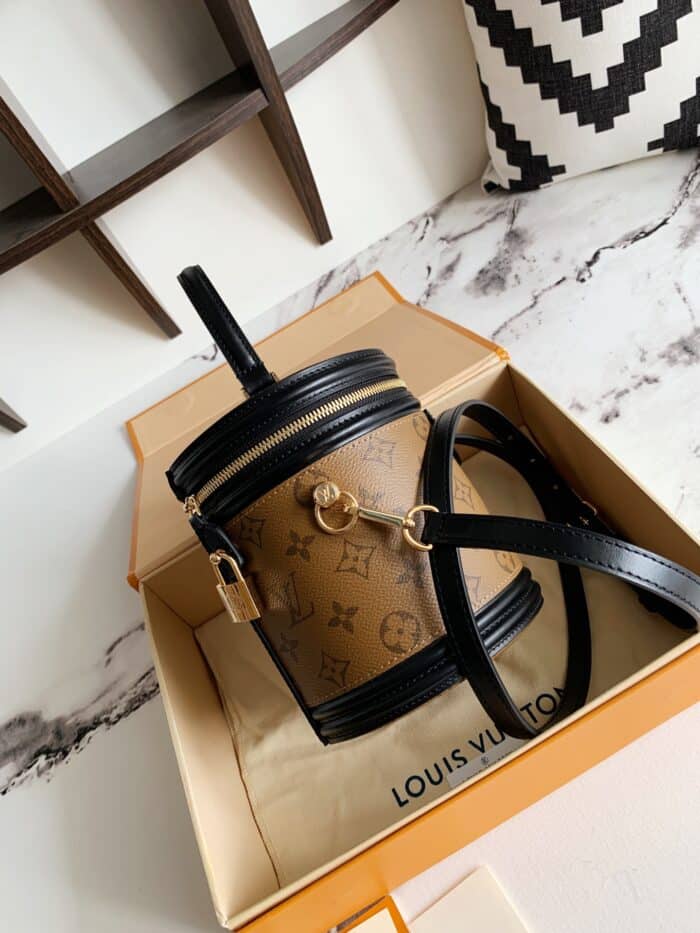 Alternative view of LOUIS VUITTON CANNES M43986