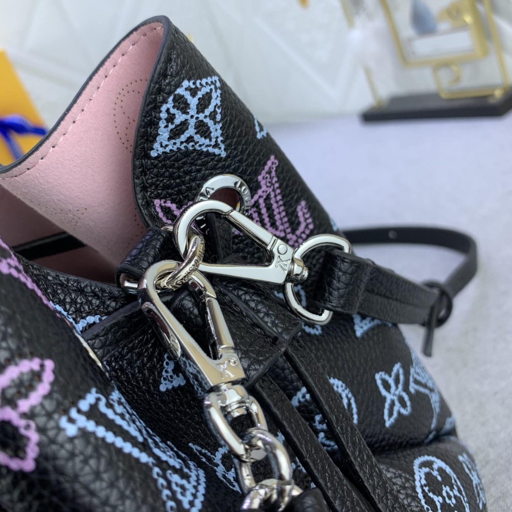 LOUIS VUITTON BELLA BLACK 22CM M21096 - Image 7