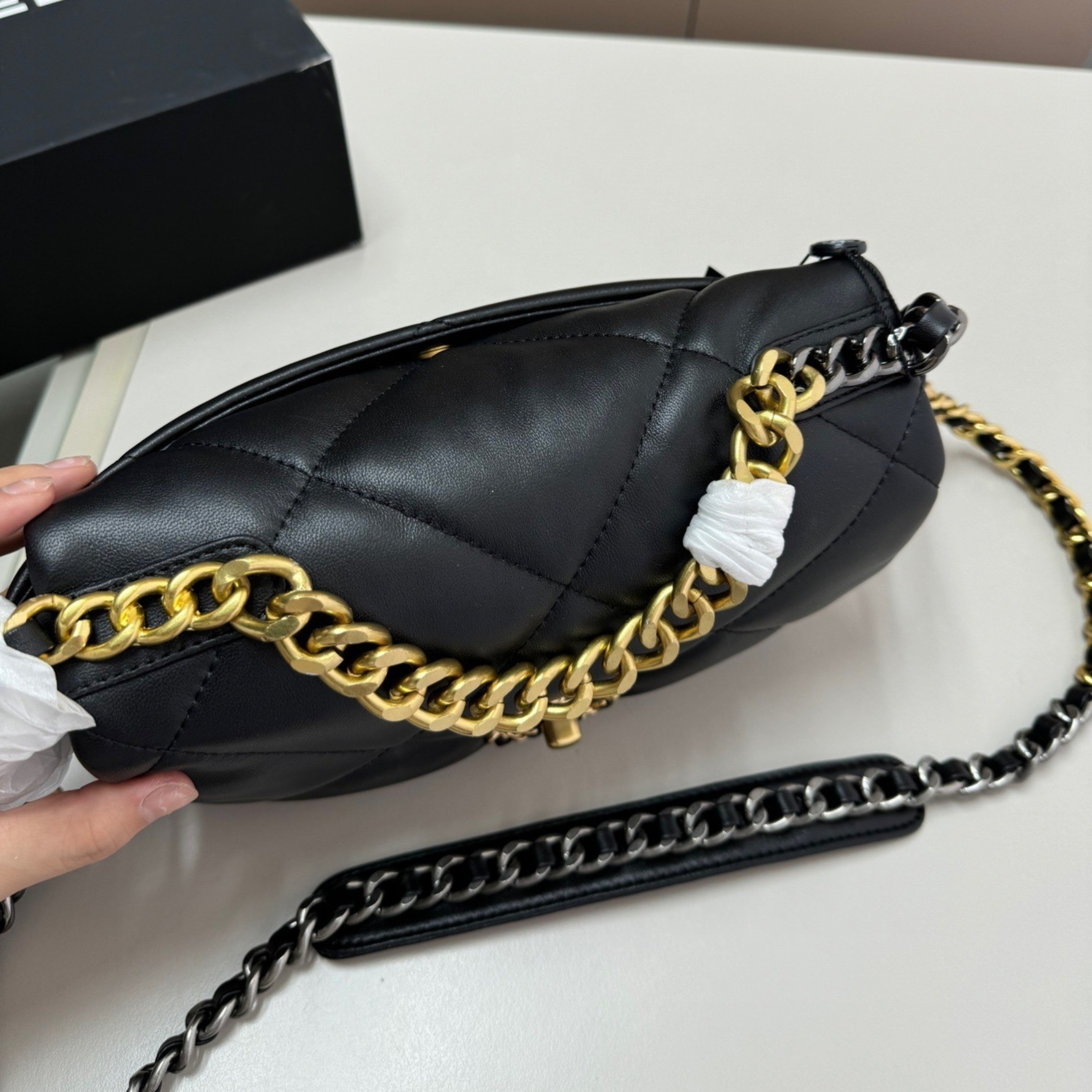 Chanel 19 Handbag Shiny Gold And Silver Tone Black 26Cm AS1160 B04852 94305 - Image 5