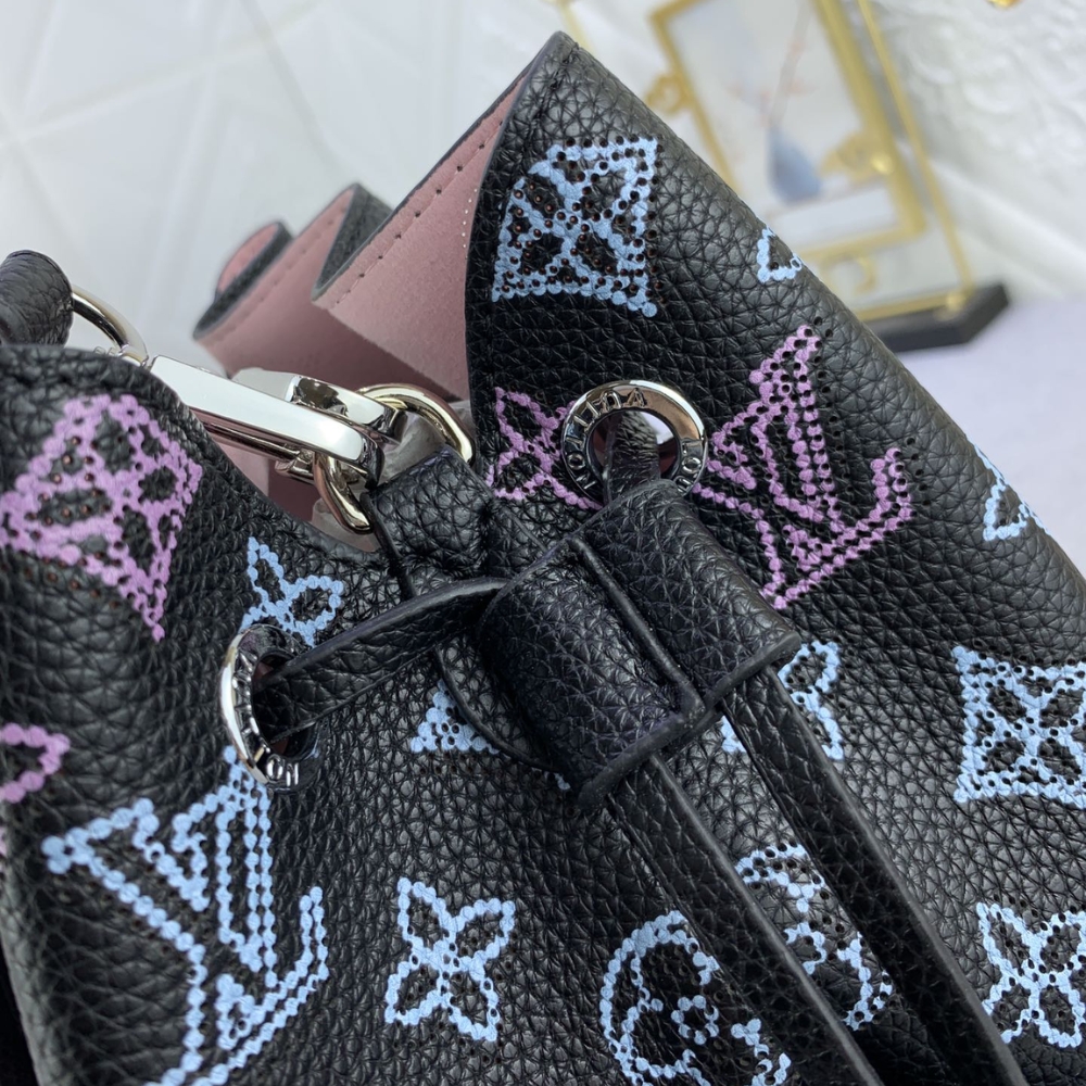 LOUIS VUITTON BELLA BLACK 22CM M21096 - Image 9