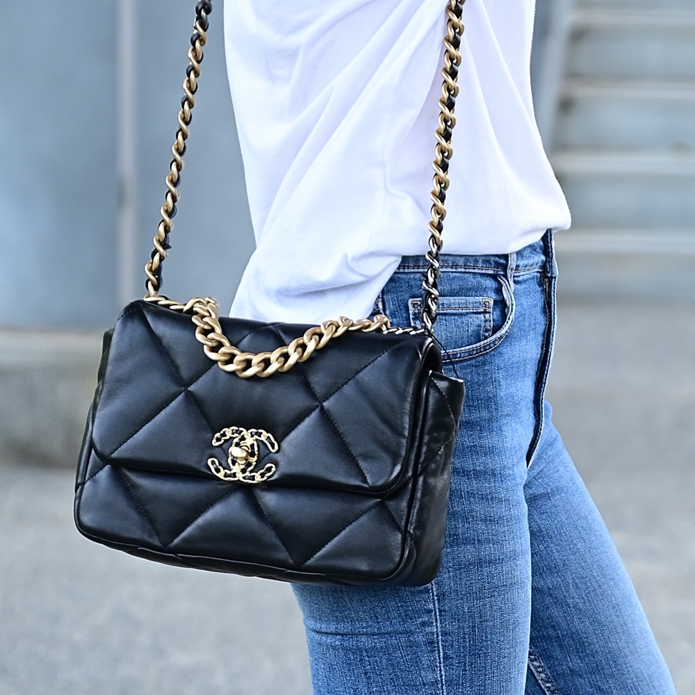 Chanel 19 Handbag Shiny Gold And Silver Tone Black 26Cm AS1160 B04852 94305 - Image 10