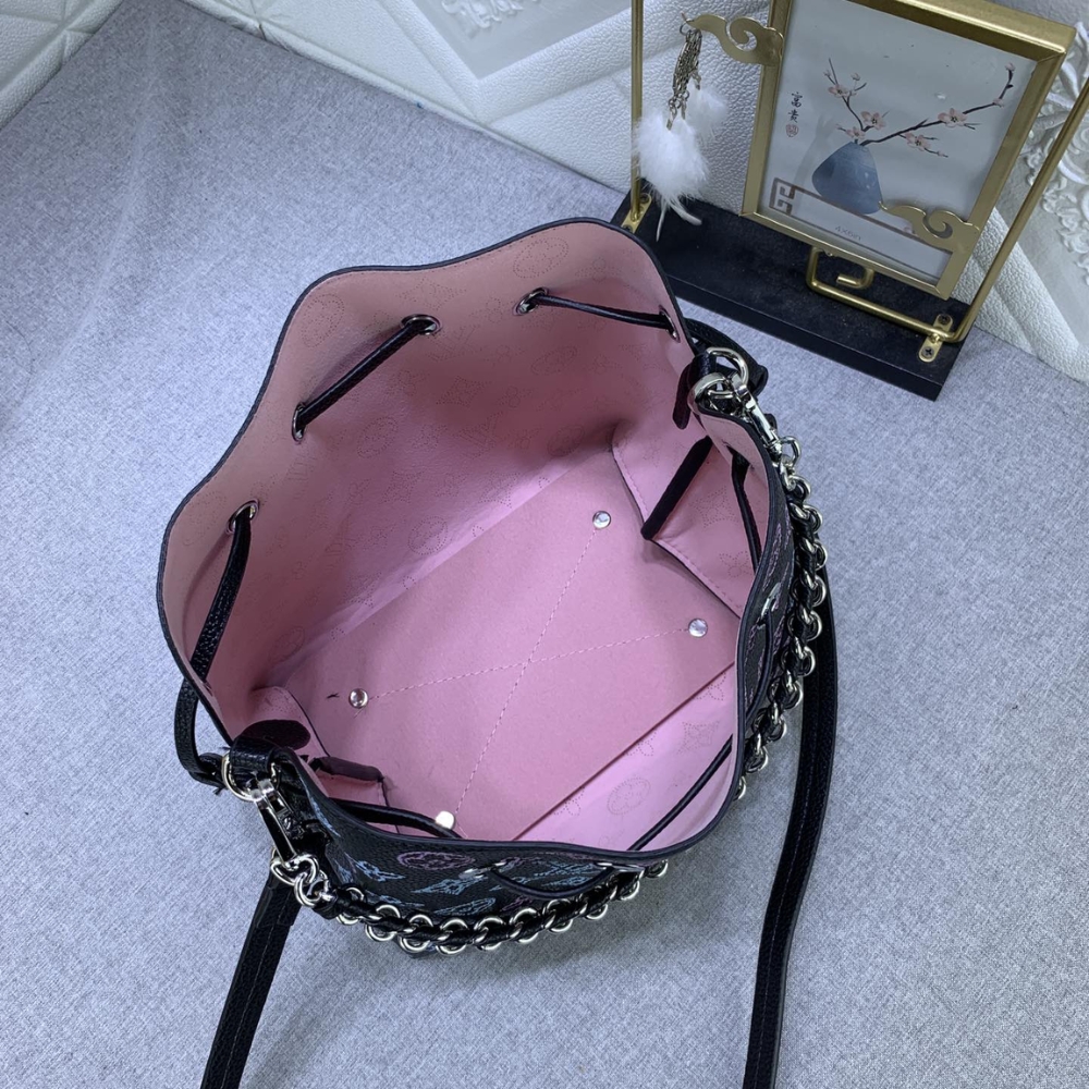 LOUIS VUITTON BELLA BLACK 22CM M21096 - Image 10