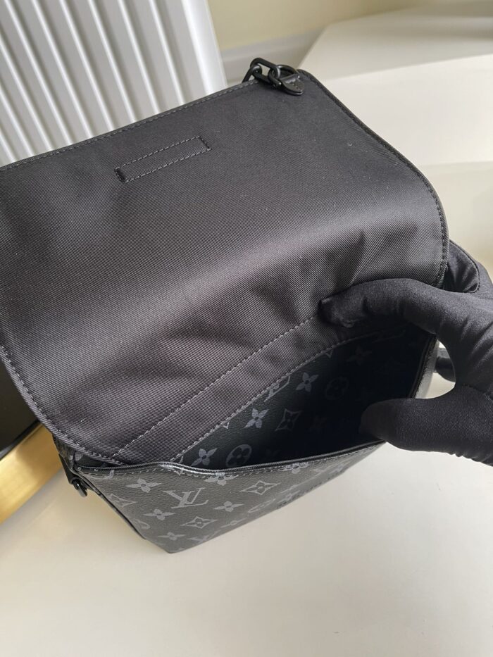 Alternative view of Louis Vuitton Monogram Steamer Messenger M45585