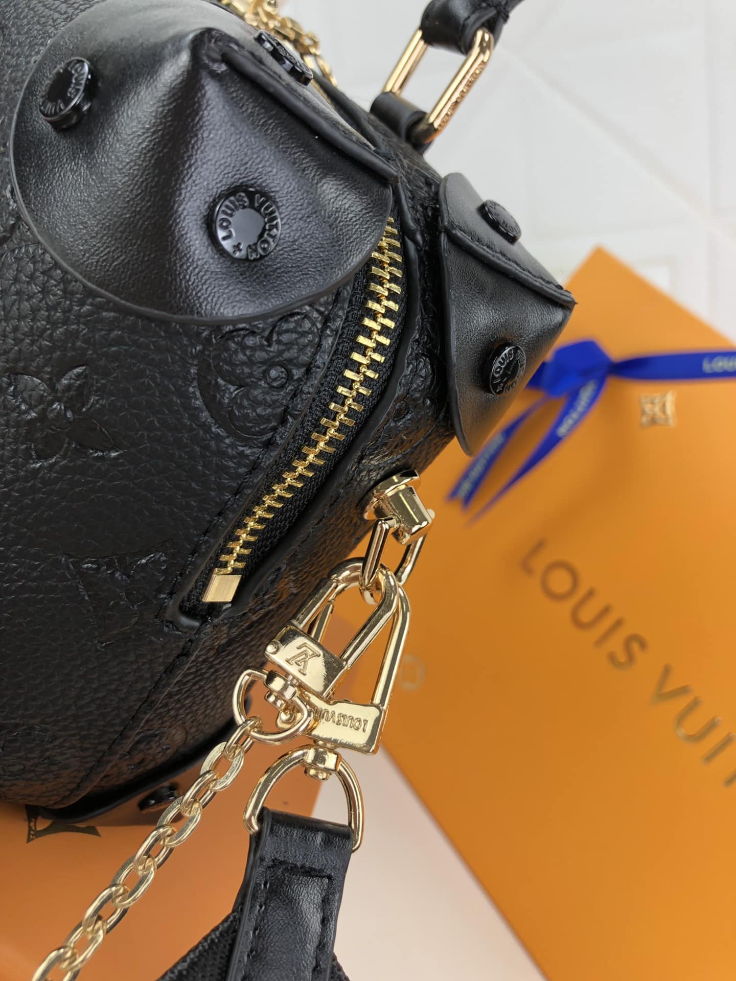 LOUIS VUITTON SAINTONG MONOGRAM CANVAS BLACK 22CM M43555 - Image 3