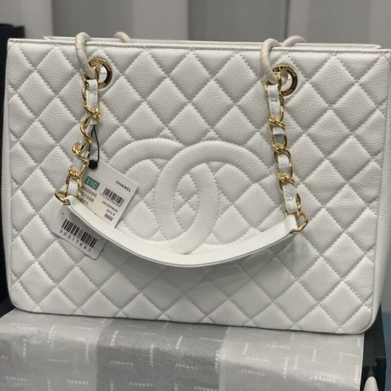 Alternative view of CHANEL BOLSA GRAND TOTE GOLD HARDWARE WHITE 33CM