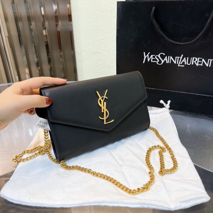 Alternative view of SAINT LAURENT UPTOWN CHAIN WALLET IN GRAIN DE POUDRE EMBOSSED BLACK 19CM 6077881GF0J1000