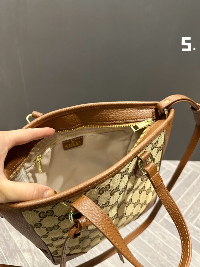 Alternative view of GUCCI BREE TOTE GG SUPREME SMALL BEIGE 20CM