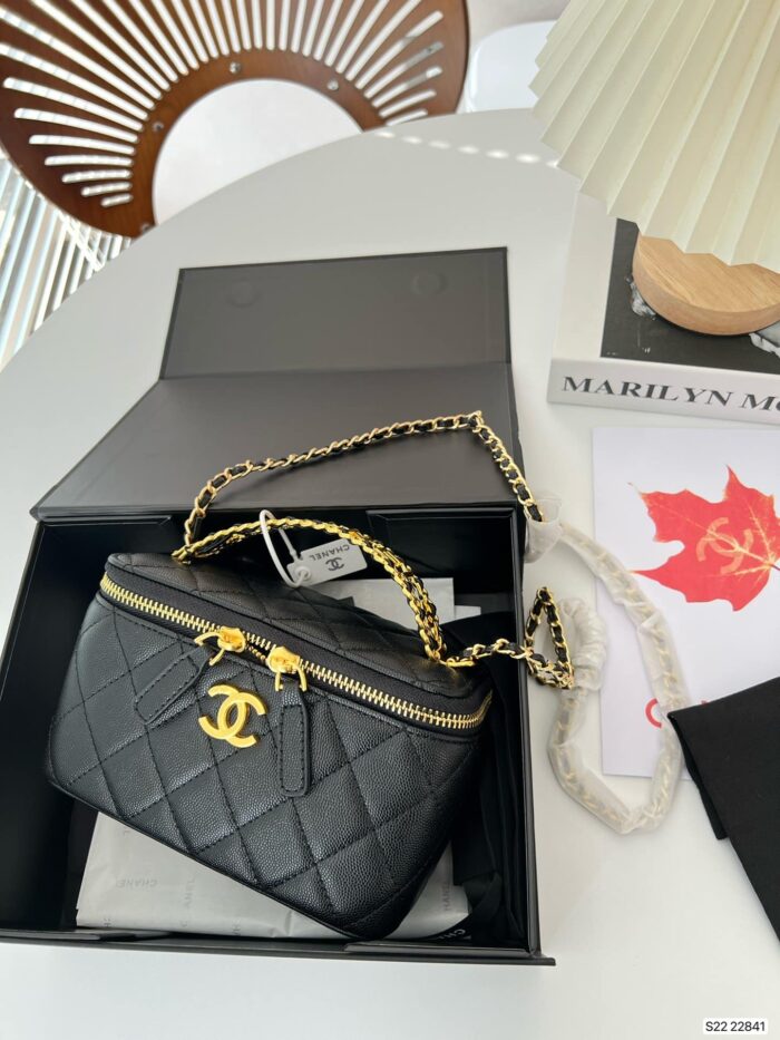 Alternative view of CHANEL SMALL VANITY CASE SS22 BLACK 17CM