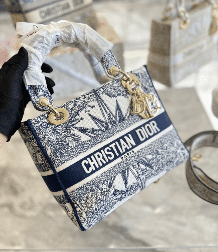 Alternative view of DIOR MEDIUM LADY D-LITE BAG BLUE RÊVE D'INFINI EMBROIDERY 24CM M0565ORVX M933