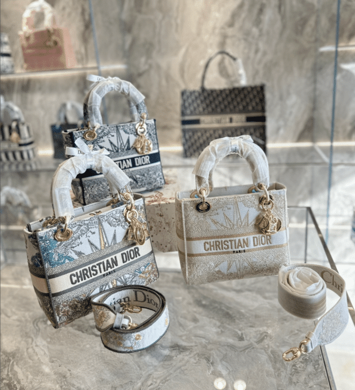 Alternative view of DIOR MEDIUM LADY D-LITE BAG MULTICOLOR RÊVE D'INFINI EMBROIDERY 24CM M0565ORVX M933