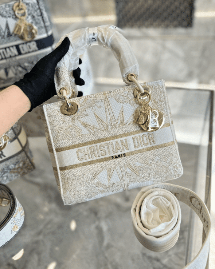 Alternative view of DIOR MEDIUM LADY D-LITE BAG BEIGE RÊVE D'INFINI EMBROIDERY 24CM M0565ORVX M933