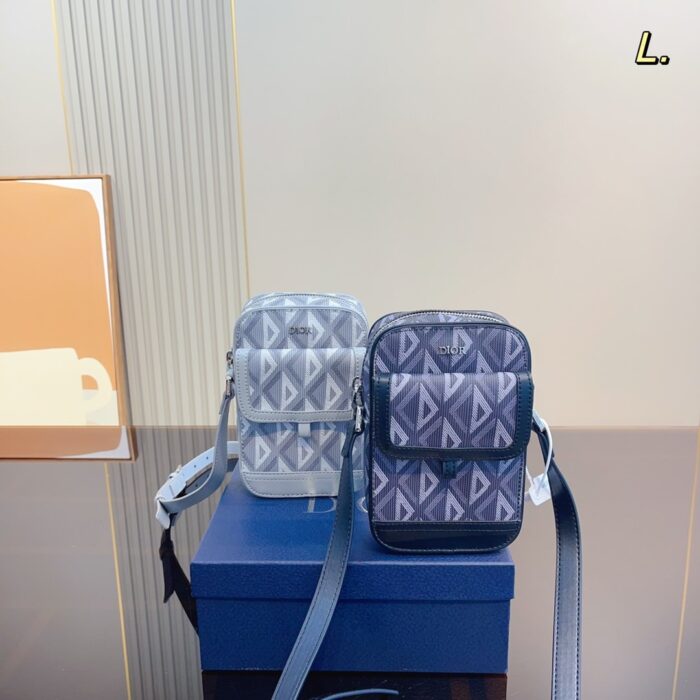 Alternative view of DIOR HIT THE ROAD VERTICAL POUCH GREY CD DIAMOND 18CM 2ESCA415CDP H42E