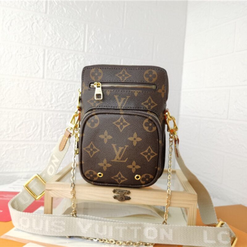 Alternative view of Louis Vuitton Utility Phone Pocket 19Cm M80746