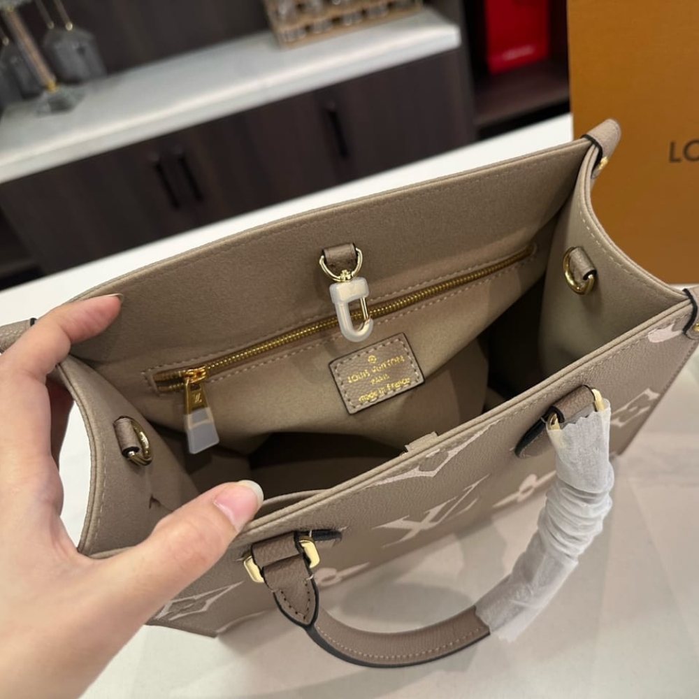 Louis Vuitton Onthego PM Bicolor Monogram Beige 25Cm M45779 - Image 6