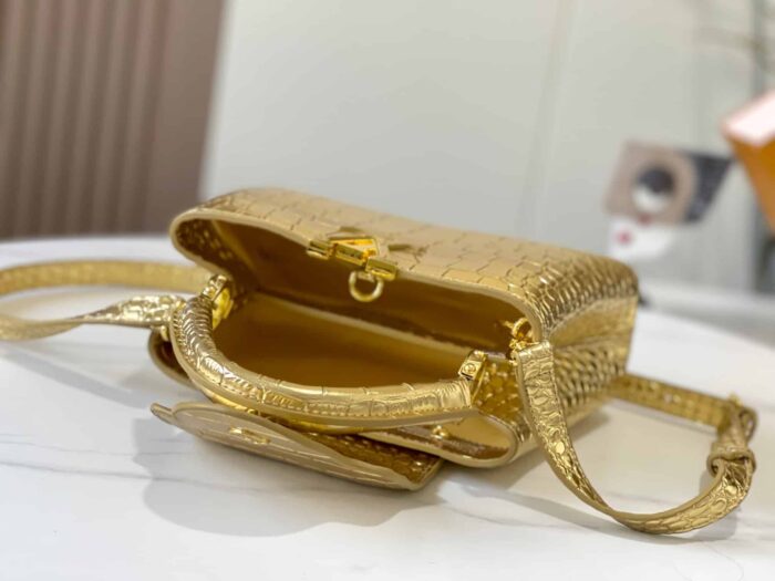 Alternative view of LOUIS VUITTON CAPUCINES GOLD 27CM N92967
