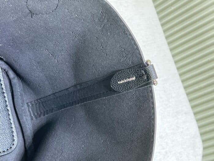 Alternative view of LOUIS VUITTON BLOSSOM PM BAG BLACK 20CM M21848