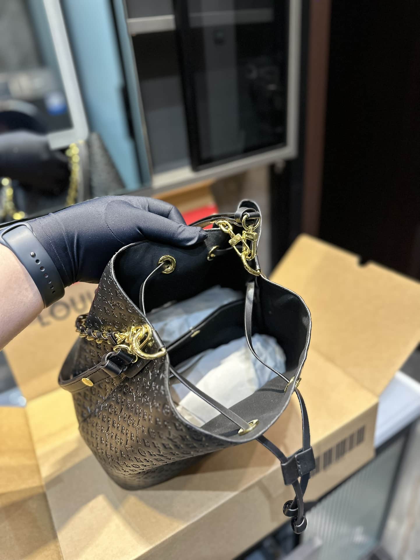 LOUIS VUITTON NÉONOÉ BB BLACK 25CM M22598 - Image 2