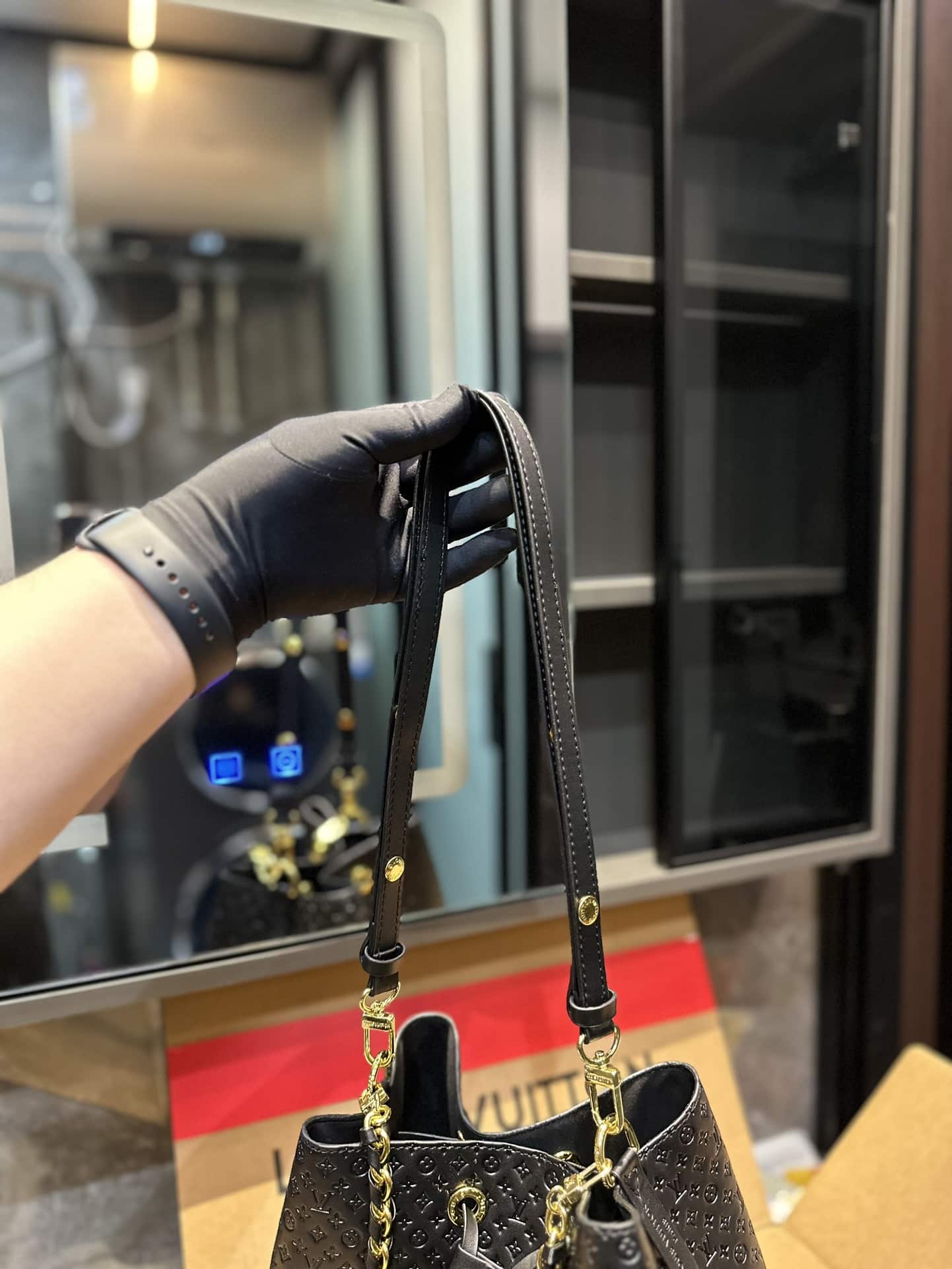 LOUIS VUITTON NÉONOÉ BB BLACK 25CM M22598 - Image 5