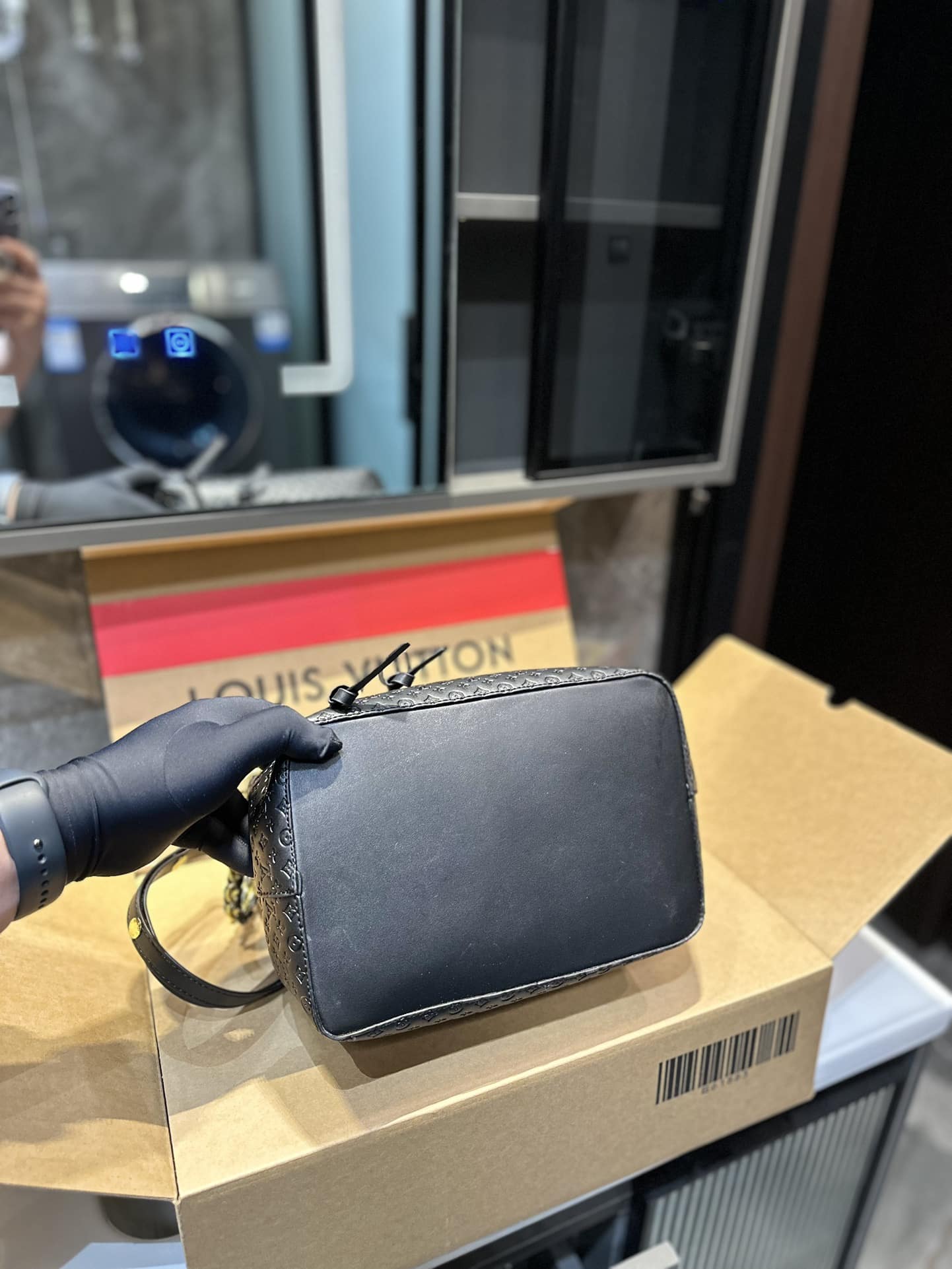 LOUIS VUITTON NÉONOÉ BB BLACK 25CM M22598 - Image 7