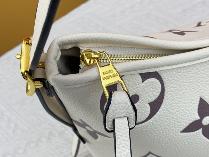 Alternative view of LOUIS VUITTON CARRYALL PM WHITE 29CM M46298