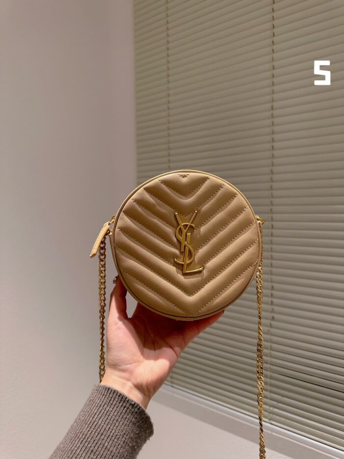 Alternative view of SAINT LAURENT VINYLE ROUND CAMERA BAG IN CHEVRON QUILTED GRAIN DE POUDRE EMBOSSED LEATHER 18CM 6104361GF072721