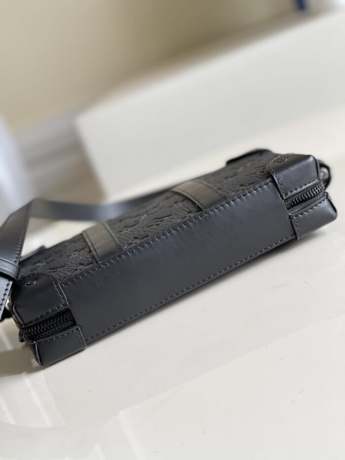 Alternative view of LOUIS VUITTON GUSSETED CARD HOLDER BLACK M80878