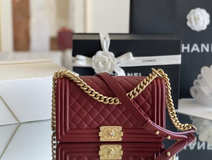 Alternative view of CHANEL MEDIUM BOY CAVIAR HANDBAGS RED 25CM