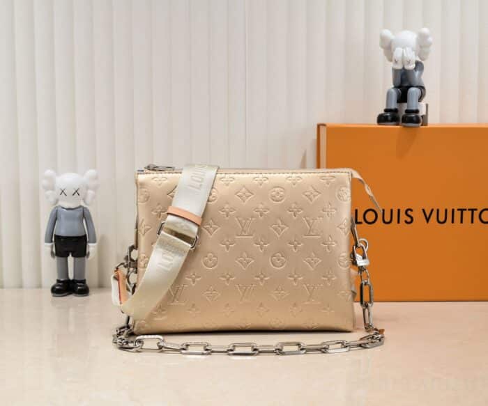 Alternative view of LOUIS VUITTON COUSSIN PM GOLD 26CM M59278