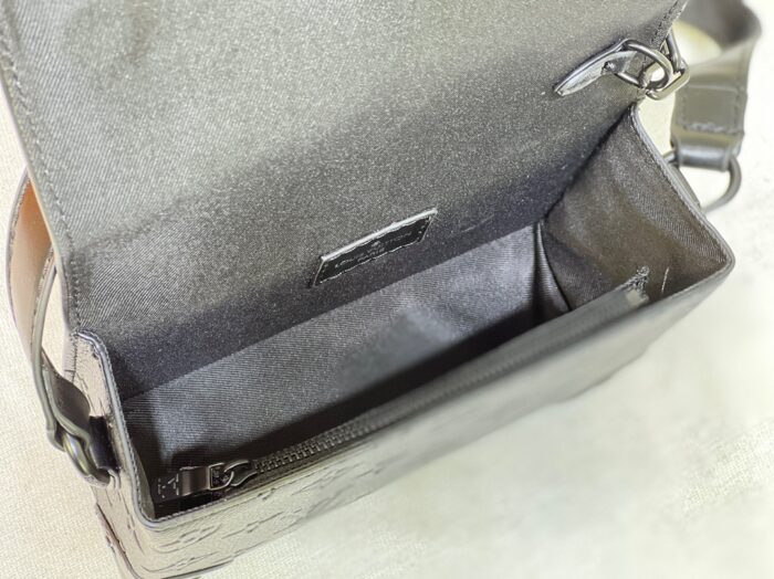 Alternative view of LOUIS VUITTON STEAMER WEARABLE WALLET BLACK 18CM M81746