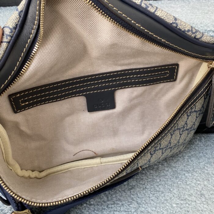 Alternative view of GUCCI GG SUPREME CANVAS BELT BAG NAVY 18CM