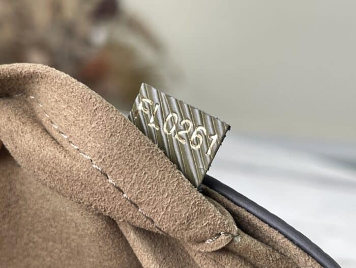 Alternative view of LOUIS VUITTON TWIST MM 23CM KHAKI M59884