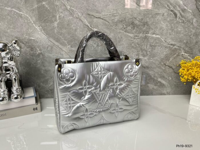Alternative view of LOUIS VUITTON ONTHEGO GM SILVER 33CM M21053