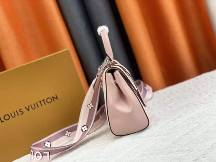 Alternative view of LOUIS VUITTON CLUNY MINI LIGHT PINK M20778
