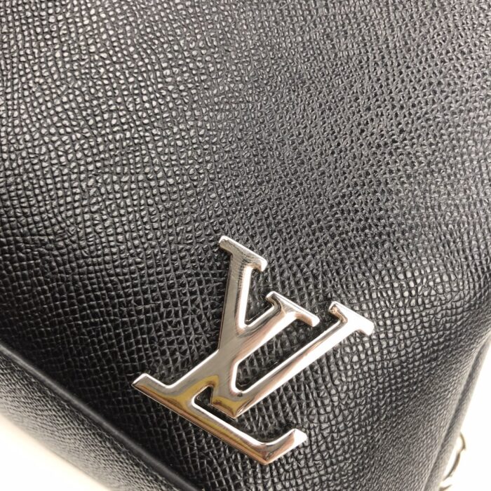 Alternative view of LOUIS VUITTON AVENUE SLINGBAG BLACK 31CM M30443