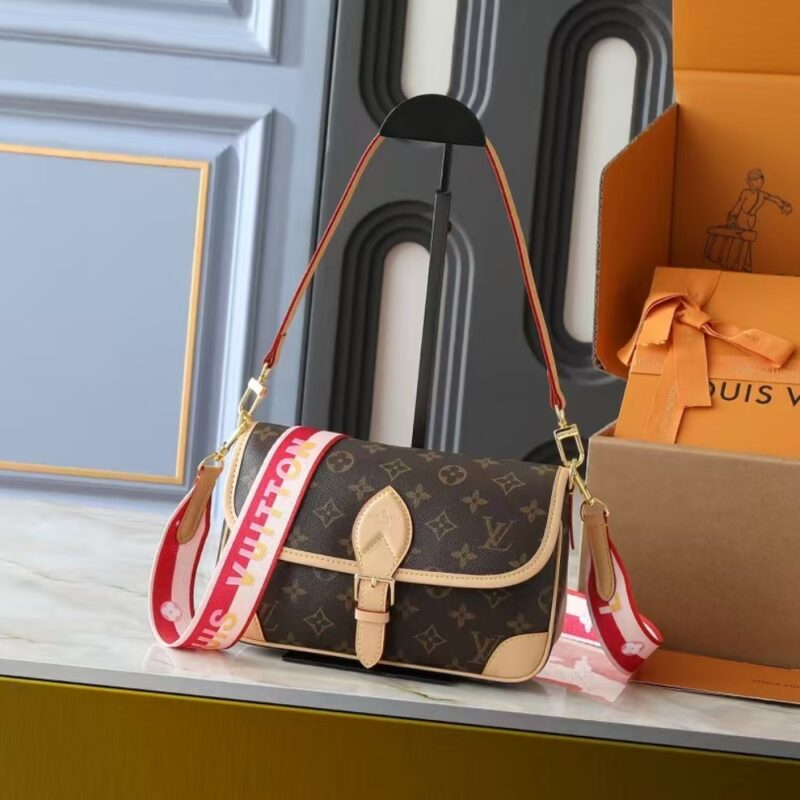 Alternative view of LOUIS VUITTON DIANE FUCHSIA 24CM M46049