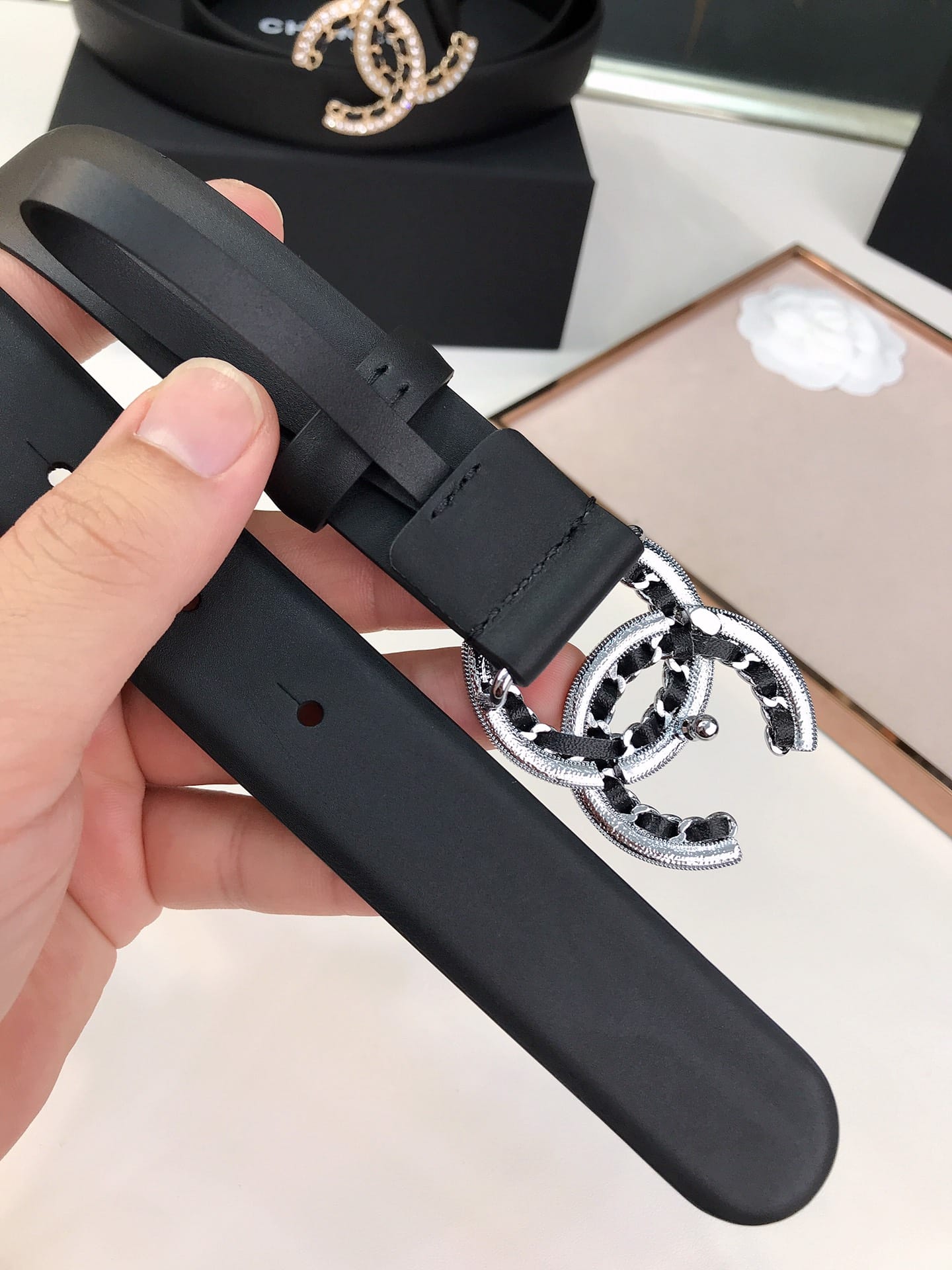 CHANEL CC LOGO IN SILVER METAL AND BLACK LEATHER 28MM - Image 5