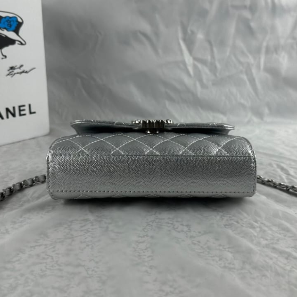 Chanel 23P Clutch With Chain Bag Grained Leather Silver 18cm - Image 4