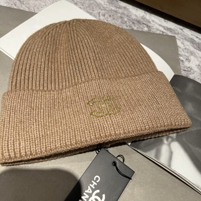 Alternative view of CHANEL GOLD CC WOOL BEANIE BEIGE