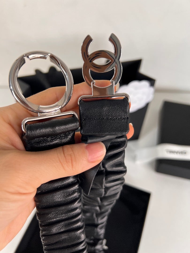 CHANEL CALFSKIN BETL WITH SILVER CC LOGO 30MM - Image 4