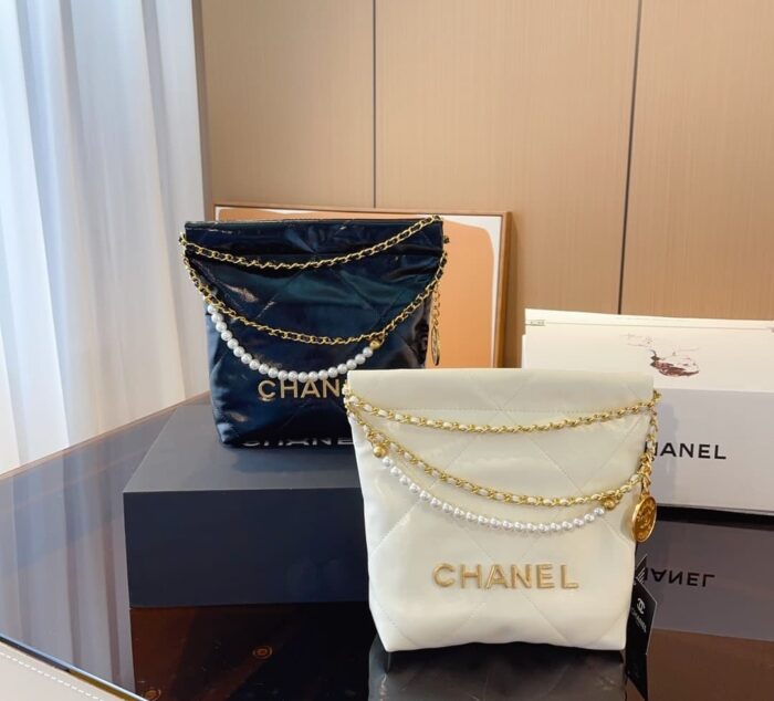 Alternative view of CHANEL 22 MINI HANDBAG CRYSTAL PEARLS WHITE 22CM AS3980