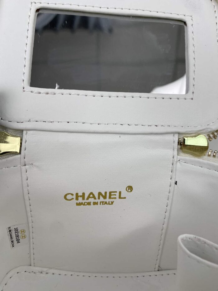 Alternative view of CHANEL MINI VANITY WITH CHAIN GOLD WHITE 11CM CNV023