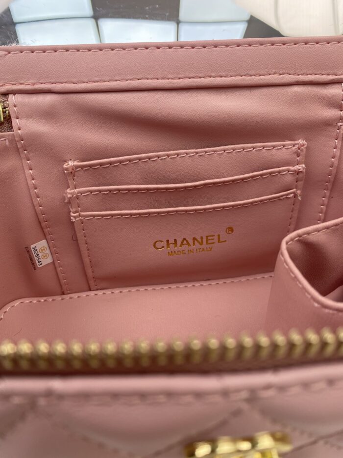 Alternative view of CHANEL RECTANGULAR VANITY WITH CHAIN PINK 17CM