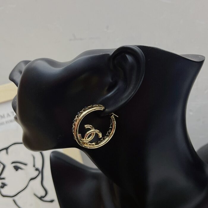 Alternative view of CHANEL GOLD TONED METAL WITH CC LOGO