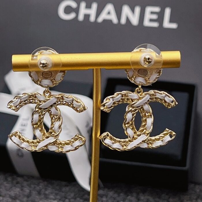 Alternative view of CHANEL WHITE LEATHER AND GOLD METAL EARRINGS