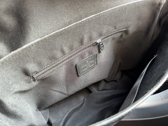 Alternative view of LOUIS VUITTON MESSENGER PM VOYAGER 33CM M40511