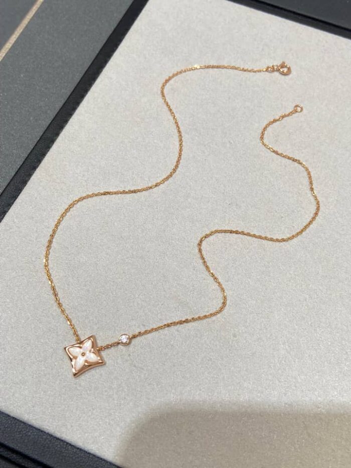 Alternative view of LOUIS VUITTON COLOUR BLOSSOM BB STAR PENDANT PINK GOLD PINK MOTHER OF PEARL AND DIAMOND Q93612