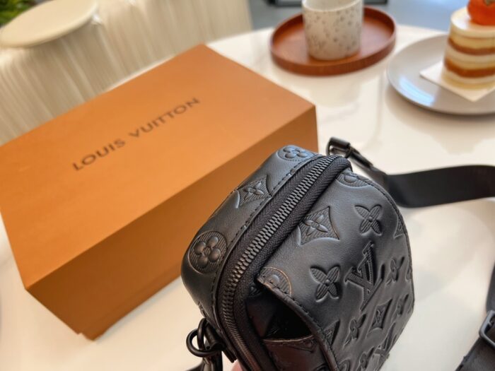 Alternative view of LOUIS VUITTON DOUBLE PHONE POUCH NM BLACK 18CM M81323